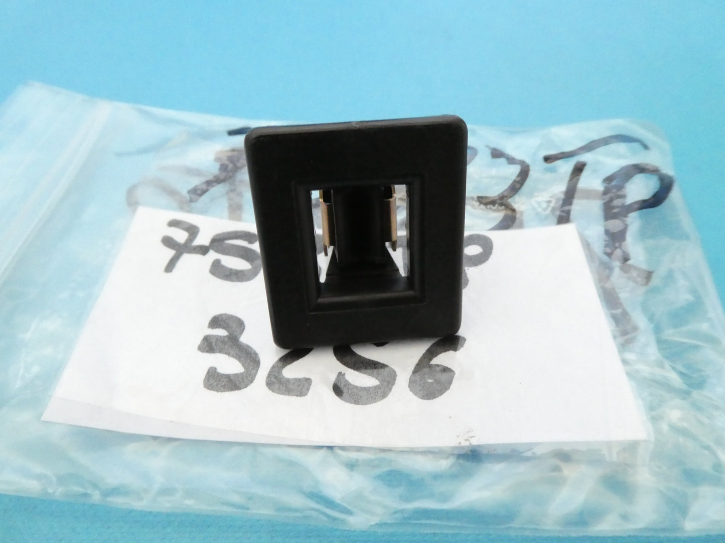 per peugeot partner citroen berlingo clip tappetto pavimento agrafe carpet 7583tp