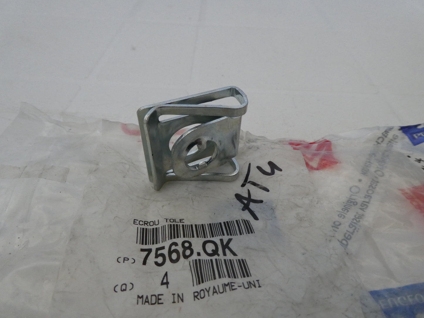 per peugeot citroen 7568QK clip fissaggio carrozzeria ecrou tole body