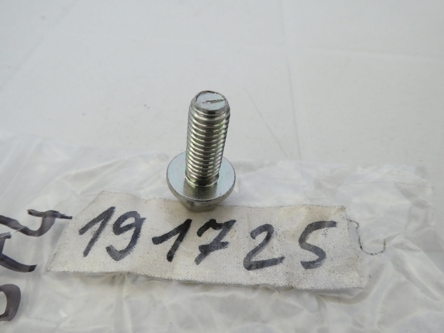 per peugeot citroen vite bullone bolt Schraube boulon vis 8 x 20 1,25 191725