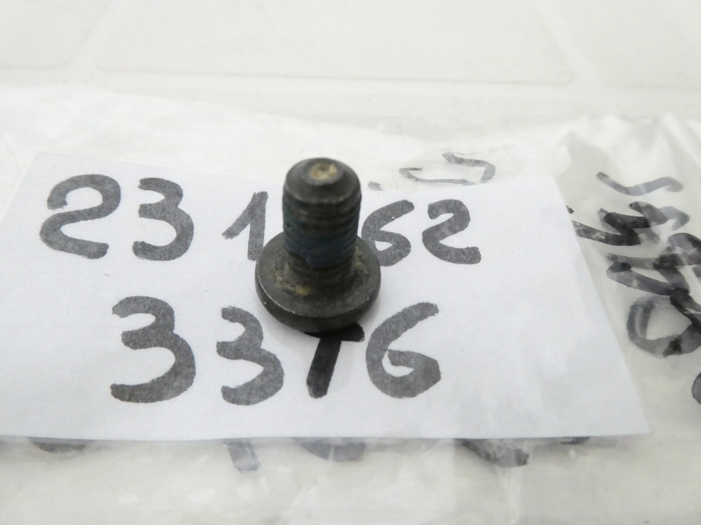 per peugeot citroen 231362 vite piatto frizione plate clutch screw Schraube Getriebelagerplatte 8x15 1,25
