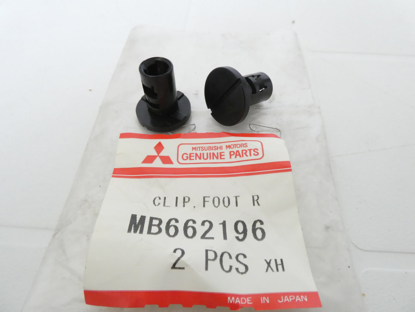 per auto mitsubishi mb662196 2 coppia clip fissaggio tappetto pair foot clip