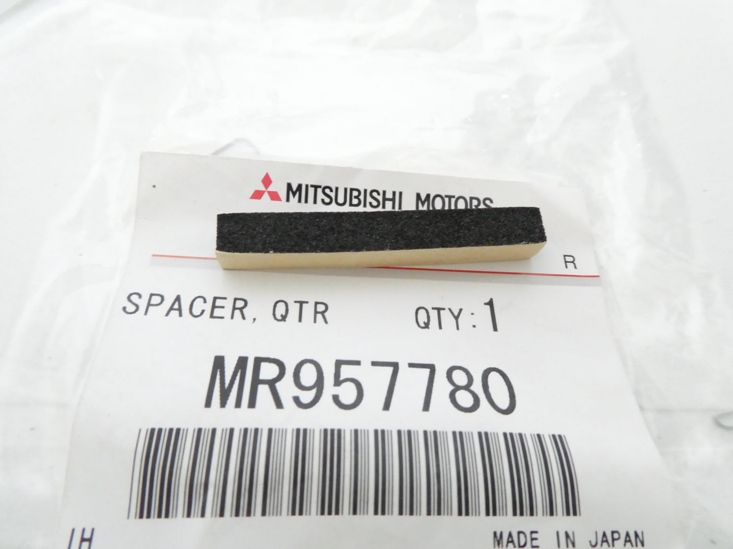 per auto mitsubishi distanziale vetro portellone spacer rear window glass mr957780