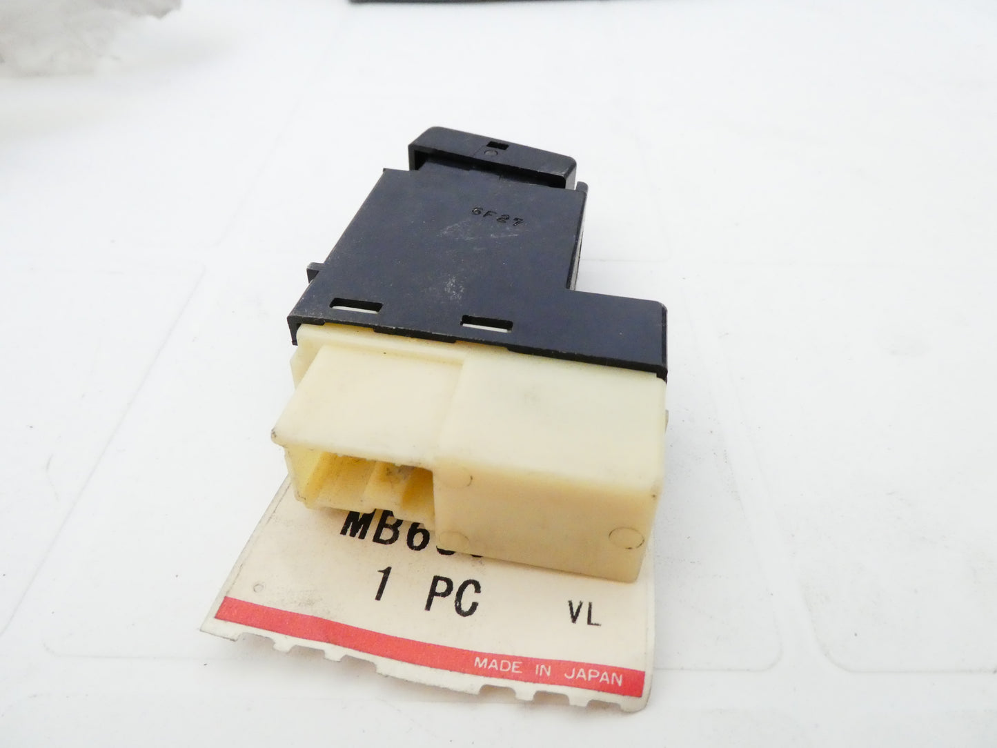 per mitsubishi space runner wagon rvr expo chariot switch rear window wiper washer mb680158