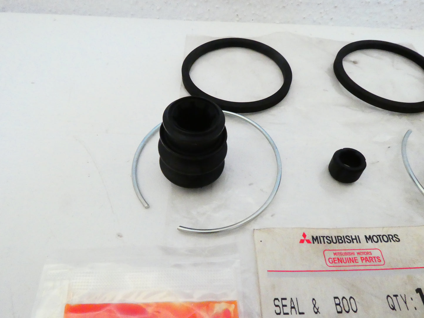 per mitsubishi pajero l200 galloper kit revisione pinza freno anteriore gasket brake caliper front mr857840