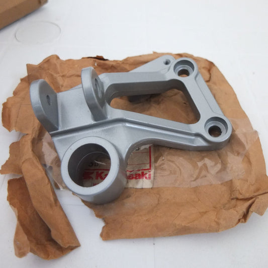 per kawasaki zx600 ninja 1985 1987 staffa piastra marmitta pedana destra holder plate right step exhaust 35011-1243