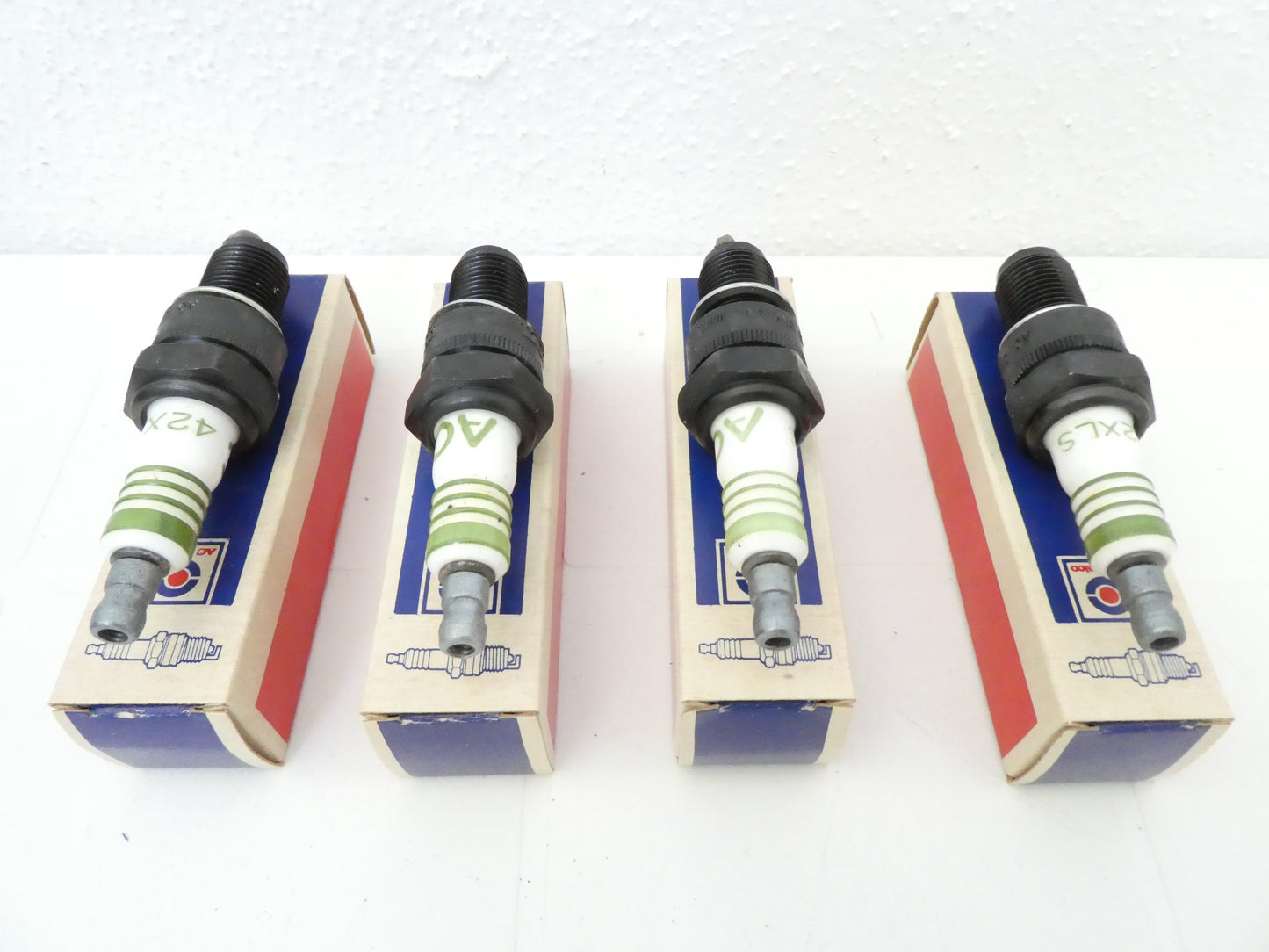 Per Alfa romeo alfetta 1.5 T I QV QO dal 75 - 1984  kit auto set 4 candele candela Delco spark plug car