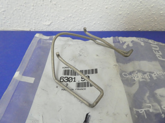 Peugeot 309 auto clip fissaggio molla staffa indicatore direzione freccia spring 630190