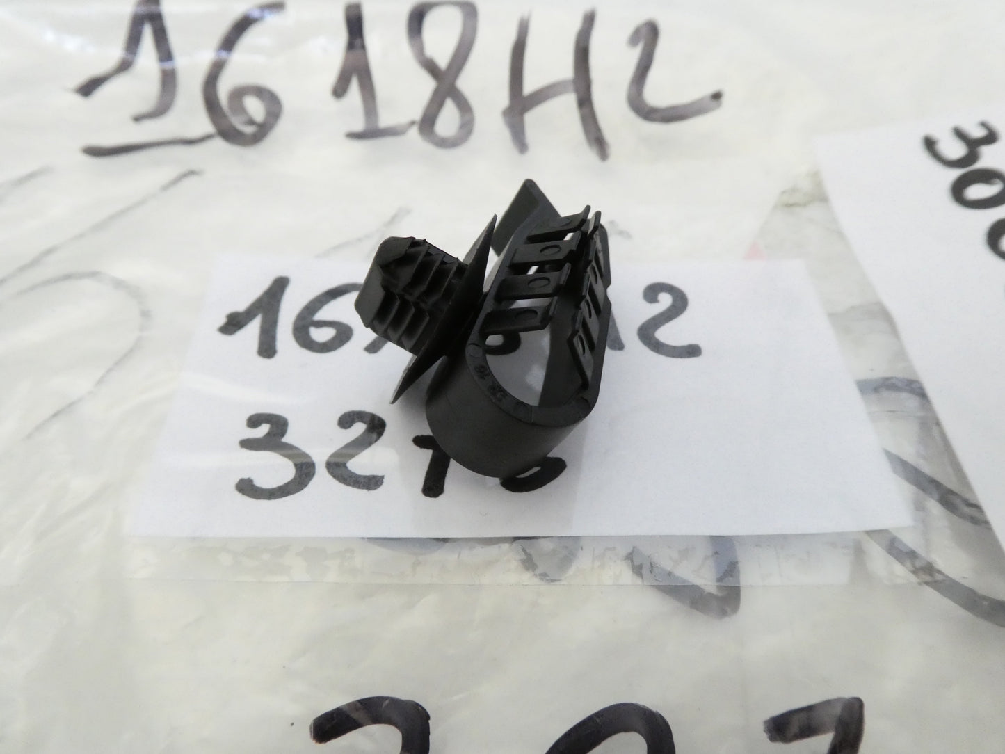 per citroen c2 c3 c4 c5 c6 c8 ds3 ds4 ds5 jumpy jumper  clip pin fissaggio sonda lambda fixing clip 1618h2