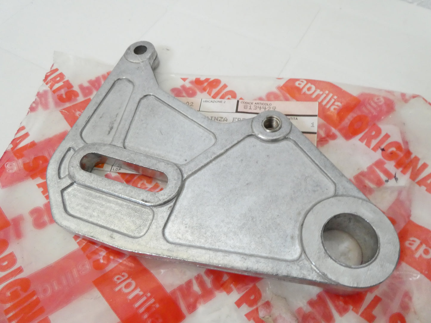 Per Aprilia rs 125 moto staffa piastra supporto pinza posteriore bracket plate brake 8134429