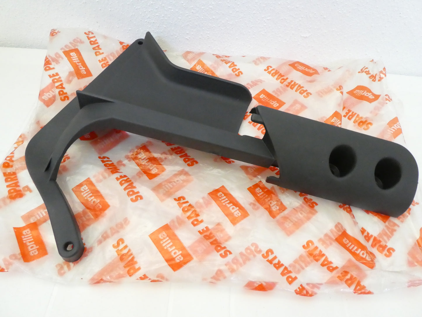 Copia del PER APRILIA Pegaso 650 8135981 paracolpi forcella stelo parafango anteriore sinistro bracket mudguard