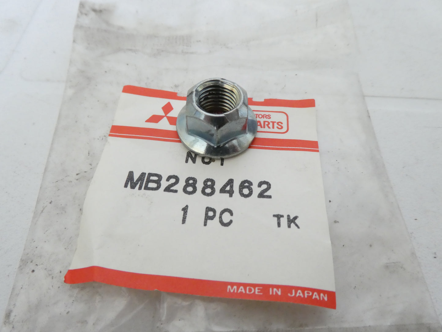 per auto mitsubishi dado flangiato locking fissaggio nut flange m 10 mb288462