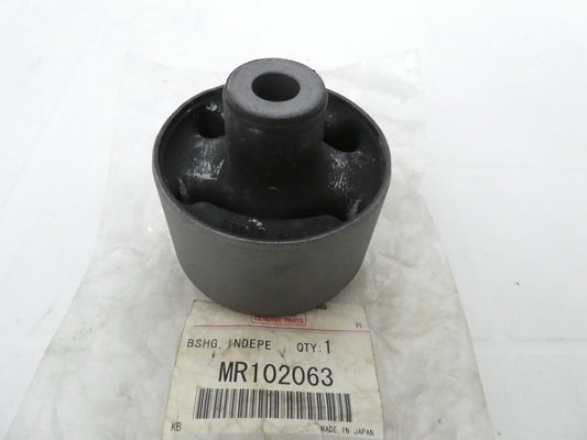 per auto mitsubishi mr102063 silent block braccio oscillante bushing suspension arm