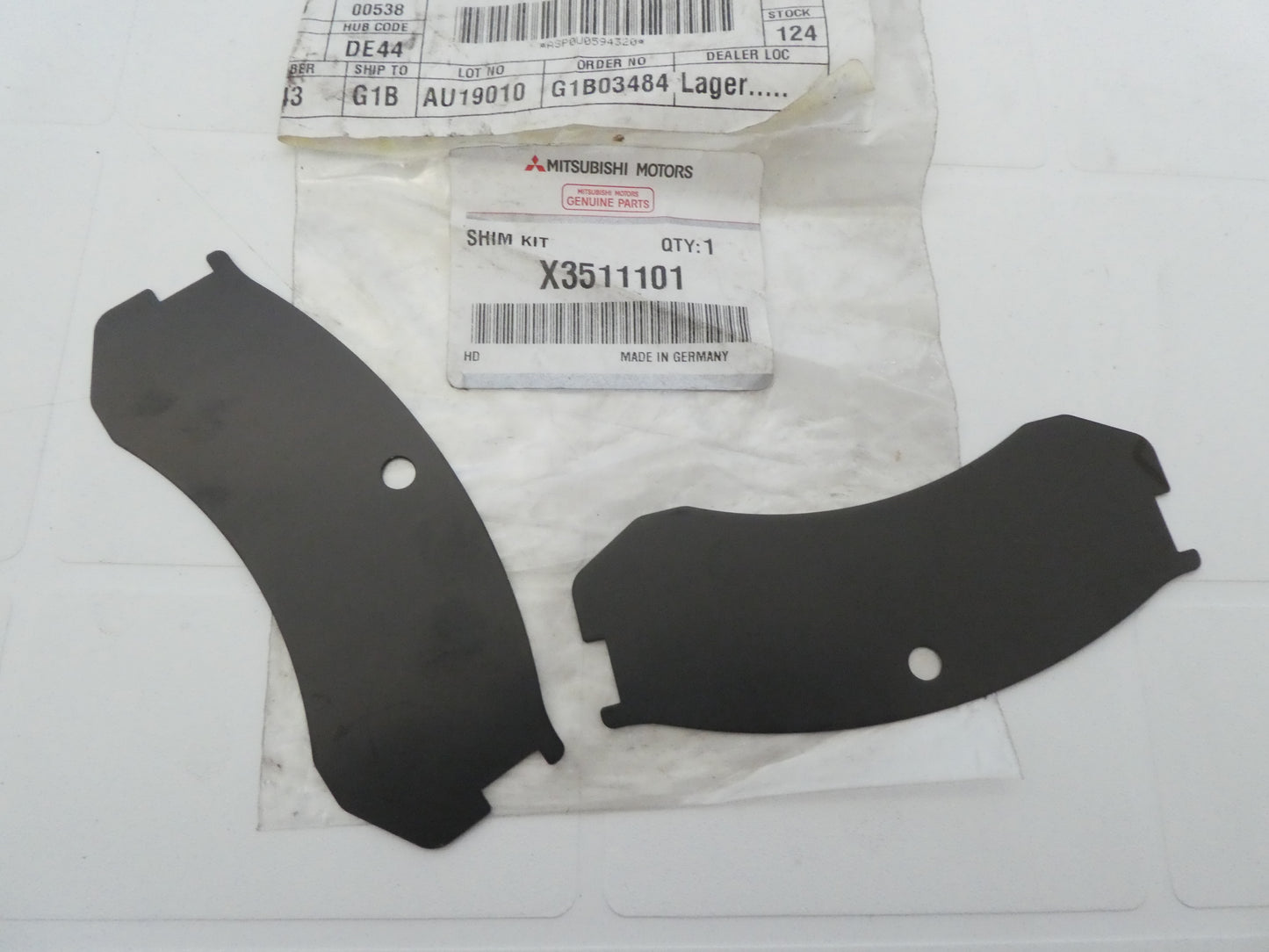 per auto mitsubishi colt lancer galant  coppia piastrina antifischio freno pair plate shim brake x3511101