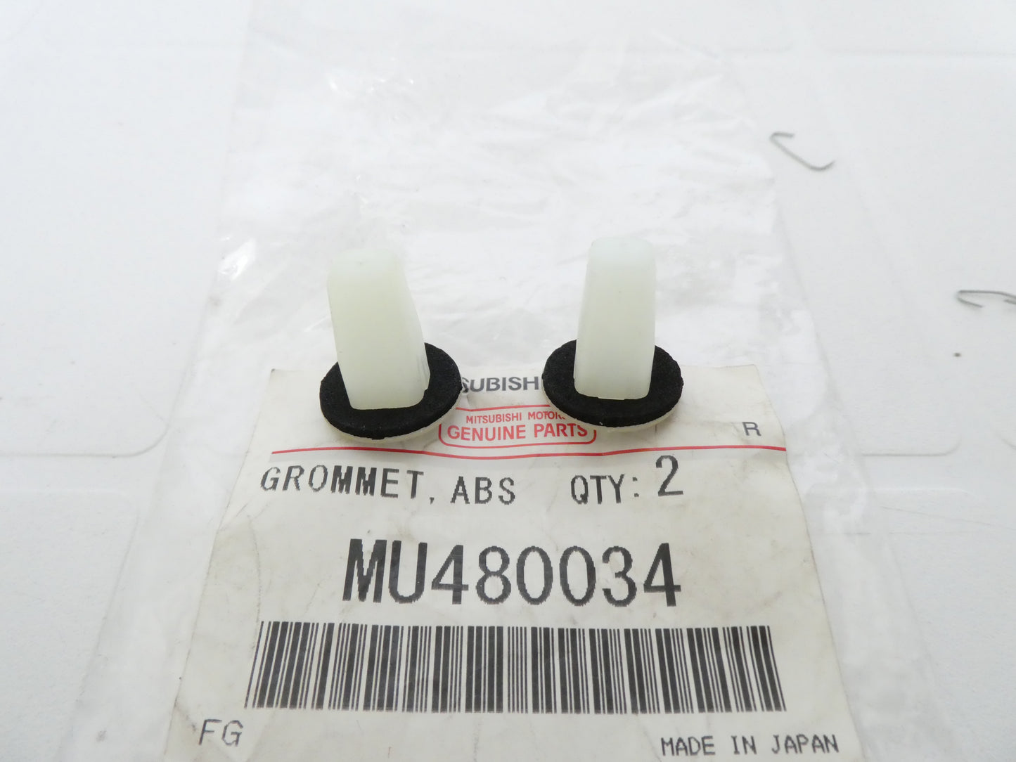 per auto mitsubishi mu480034 pair grommet abs coppia 2 viti fissaggio