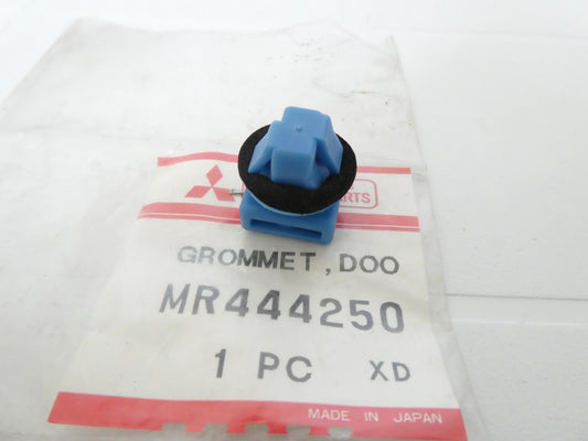 per auto mitsubishi mr444250 clip gommino vite fissaggio grommet fixing