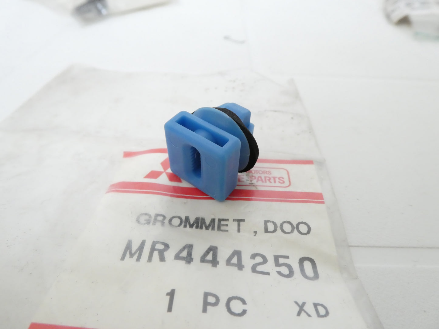 per auto mitsubishi mr444250 clip gommino vite fissaggio grommet fixing