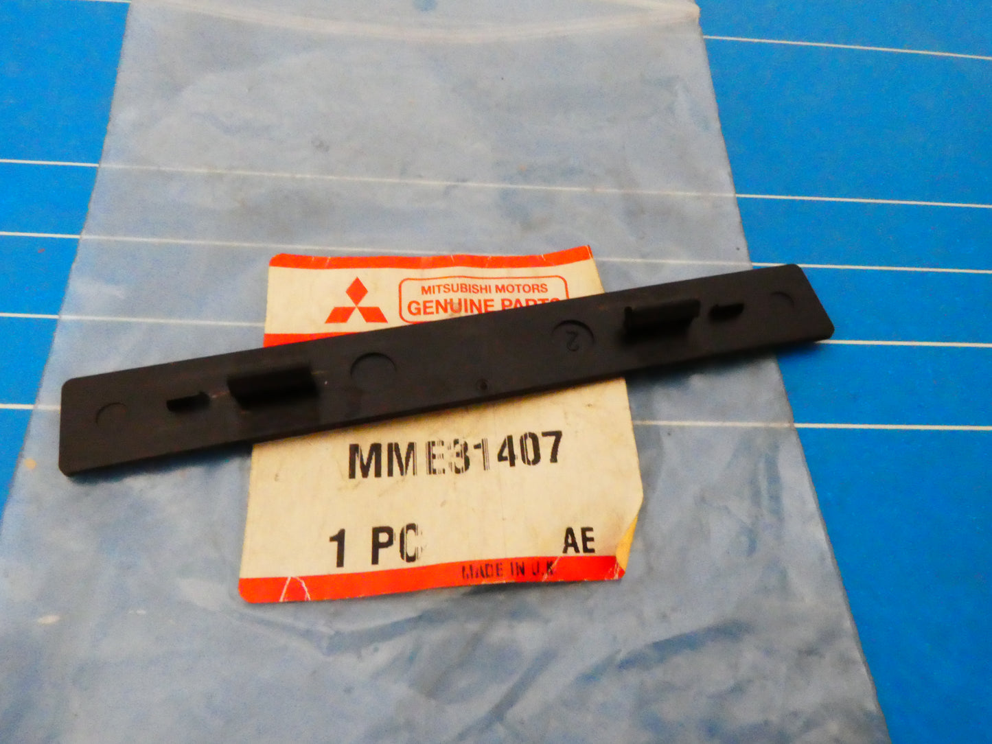 per auto mitsubishi colt fregio stemma decal mme31407