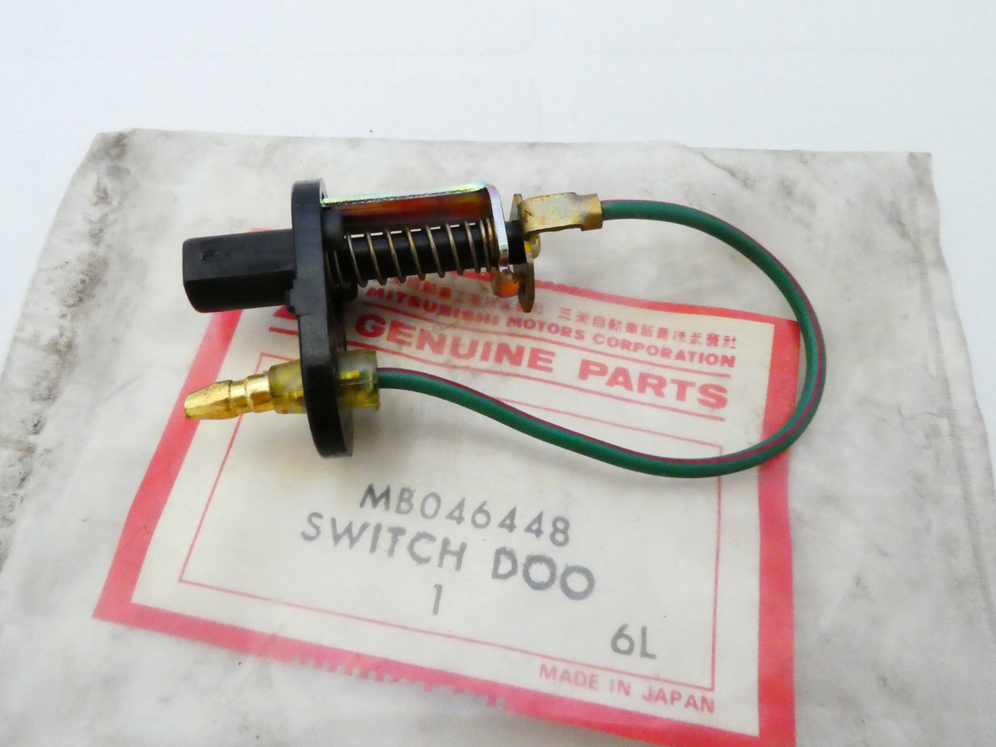 per auto mitsubishi interrutore luce porta switch door lamp mB046448