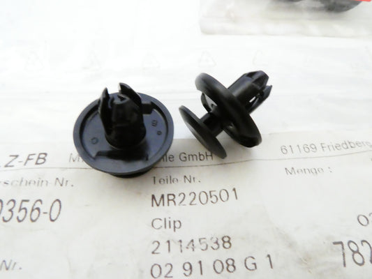 per auto mitsubishi mm 8 coppia clip fissaggio pin  pair pin clip fixing mr220501