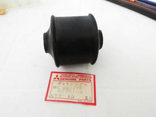 per auto mitsubishi diamante sigma silent block posteriore bushing rear mb002979