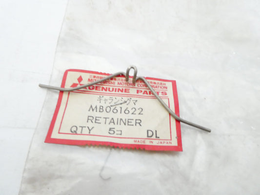 per auto mitsubishi molla ritegno fissaggio retainer spring mb061622