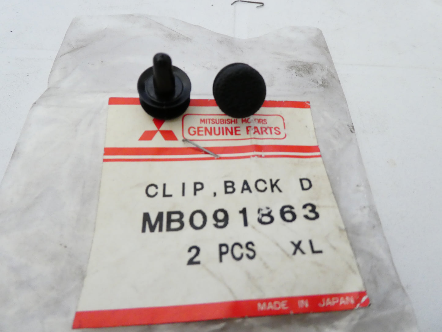 per auto mitsubishi coppia clip fissaggio interno pair clip back door mb091863