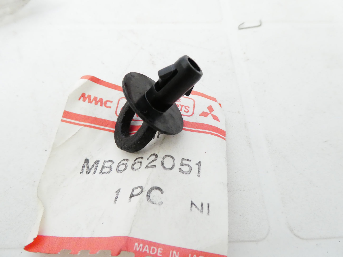 per auto mitsubishi colt lancer 88 92 clip portellone tailgate clip mb662051