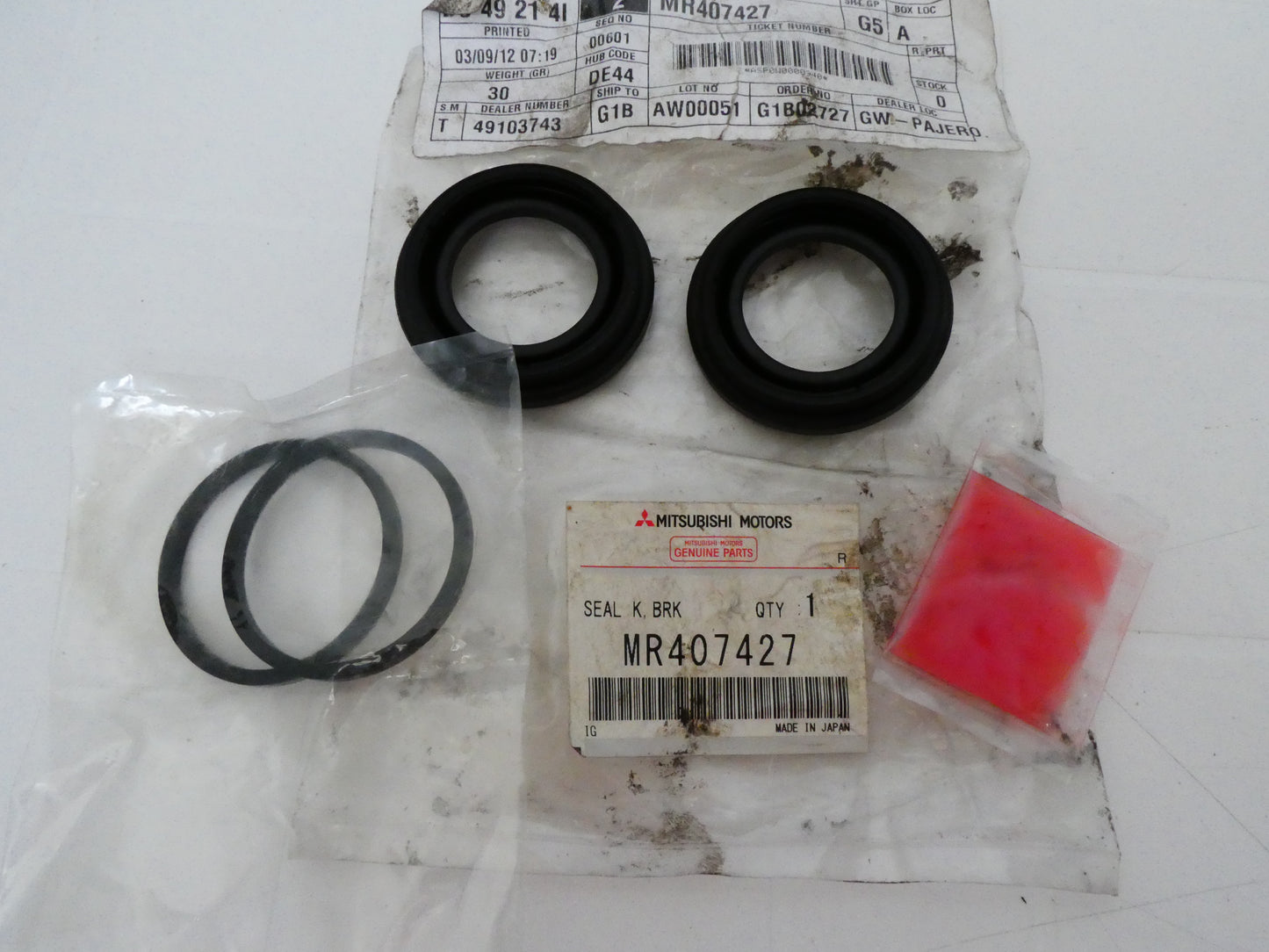 per auto mitsubishi kit revisione pinza freno anteriore seal front brake mr407427