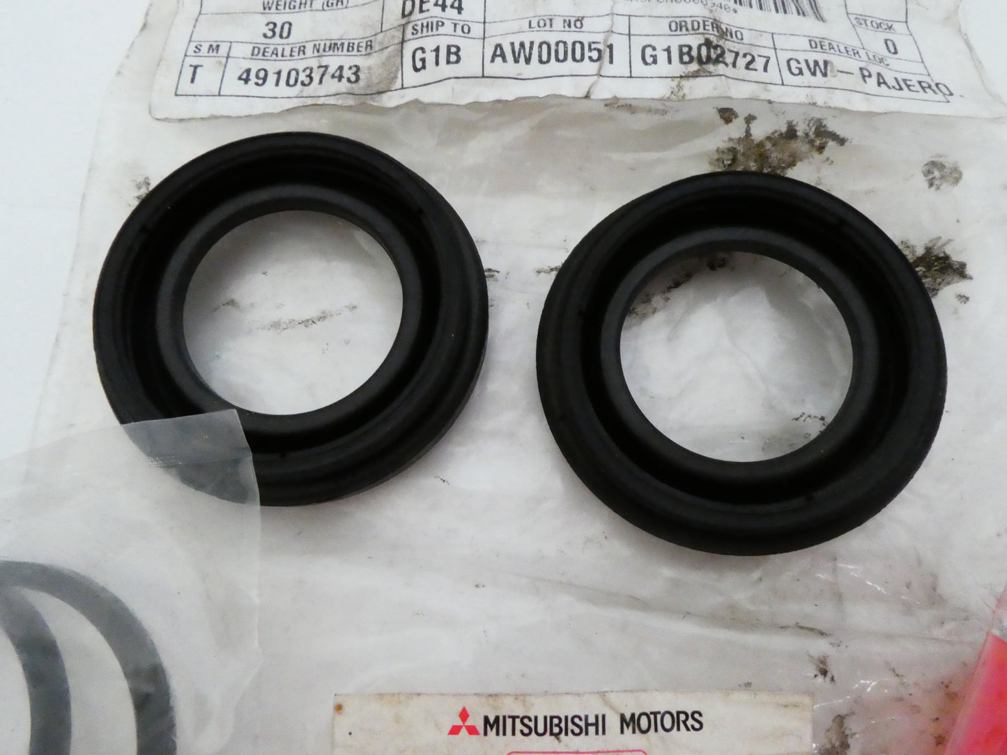 per auto mitsubishi kit revisione pinza freno anteriore seal front brake mr407427