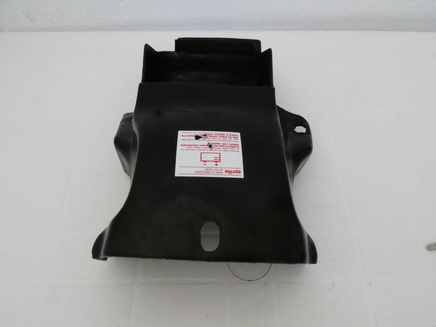 per aprilia red rose 125 parafango portabatteria rear fender battery holder 8220181