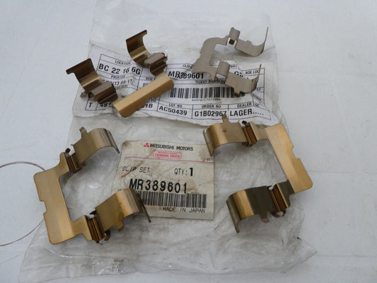 per auto mitsubishi clip set freno pastiglie anteriori spring front  brake pads rear clip mr389601