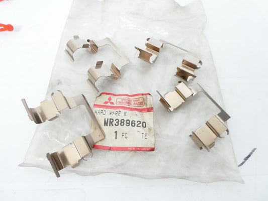 per auto mitsubishi clip set freno pastiglie posteriori spring rear brake pads rear clip mr389620