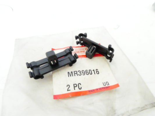 per mitsubishi spacestar 98 06 coppia clip fissaggio porta door locking fixing pair  clip mr396016