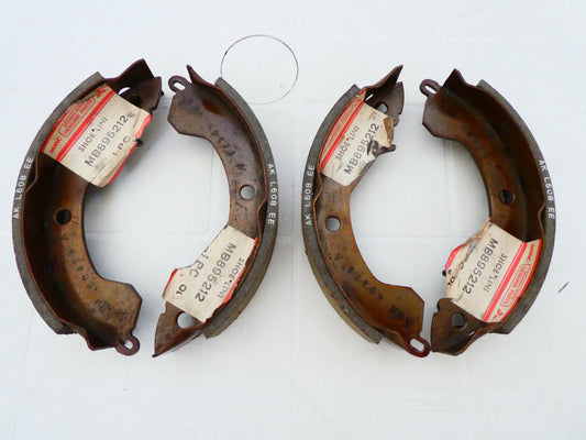 per auto mitsubishi colt 1978 1984  ganasce freno tamburo posteriore brake shoe rear set mb895212