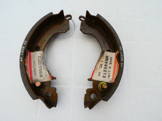 per auto mitsubishi  ganasce freno tamburo posteriore brake shoe rear set mb895213