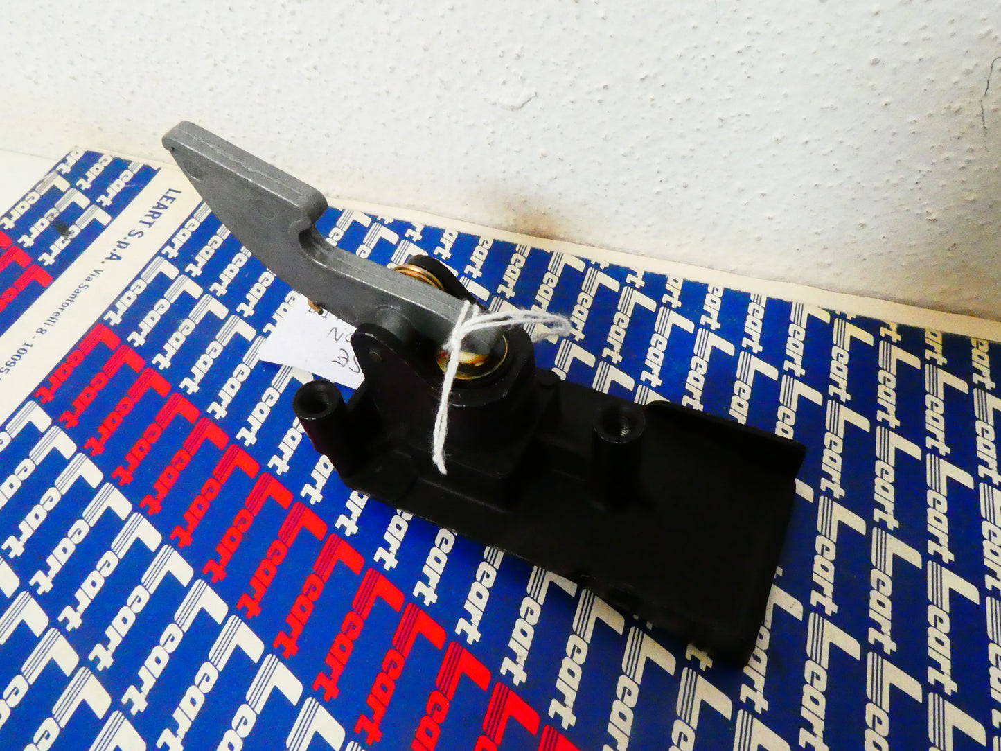 per Fiat 126 auto serratura posteriore cofano motore pulsante meccanismo door rear car (no chiavi)