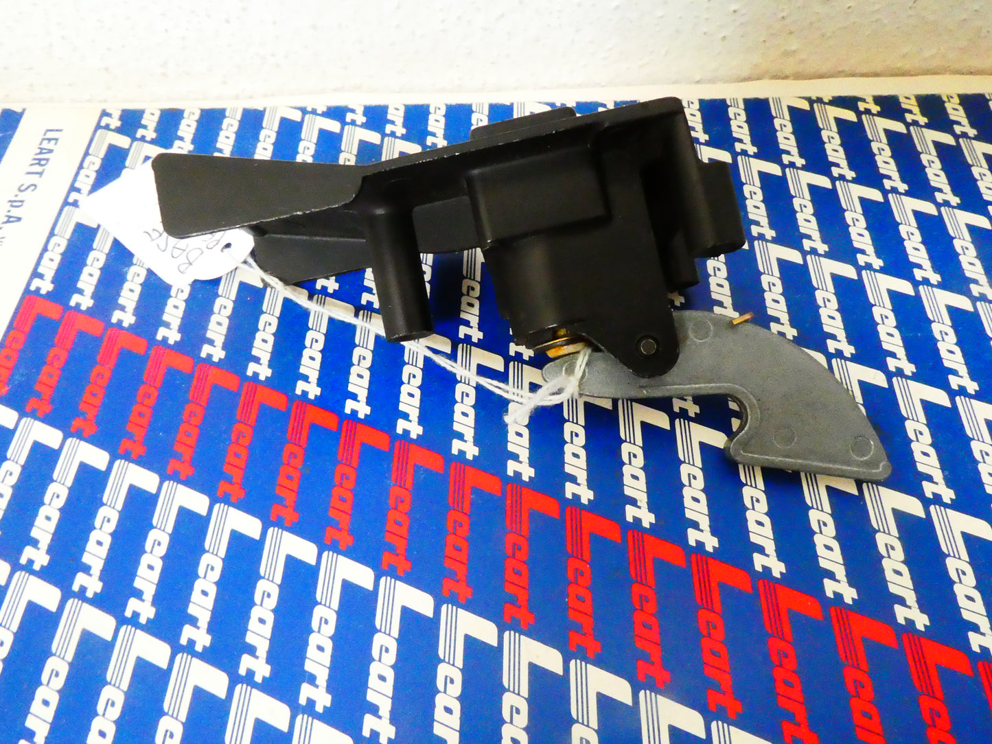 per Fiat 126 auto serratura posteriore cofano motore pulsante meccanismo door rear car (no chiavi)