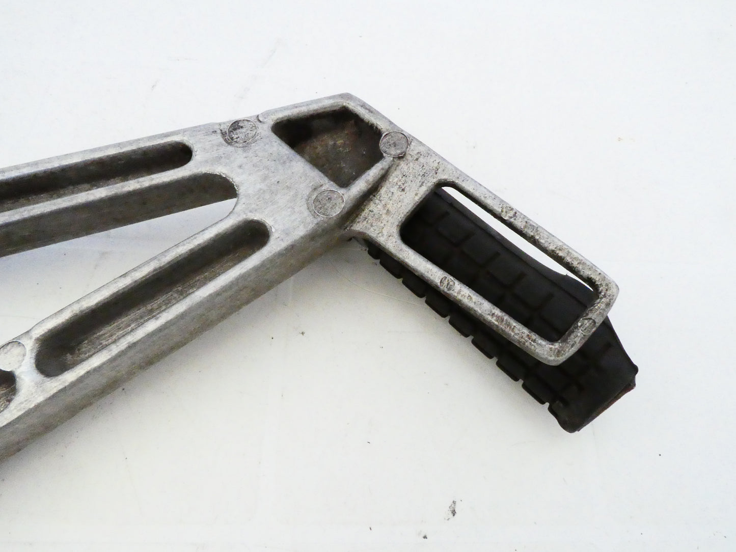 per moto honda dominator nx 650 piastra pedana posteriore sinistra passegero plate rear left  footrest footpeg holder