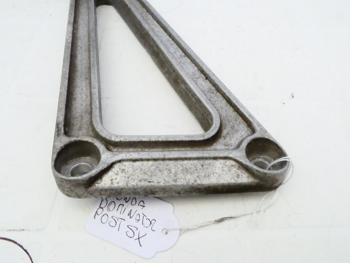 per moto honda dominator nx 650 piastra pedana posteriore sinistra passegero plate rear left  footrest footpeg holder