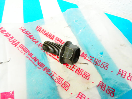 per Yamaha scooter XC 125 fly one bullone cavalletto bolt stand central 9582710022