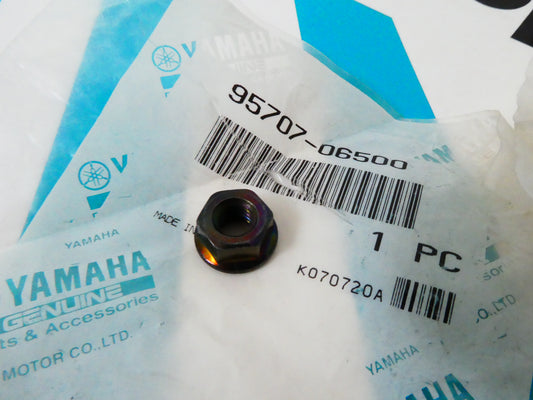per Yamaha 9570706500 dado 47x booster 50 cilindro nut cylinder scooter cw 50