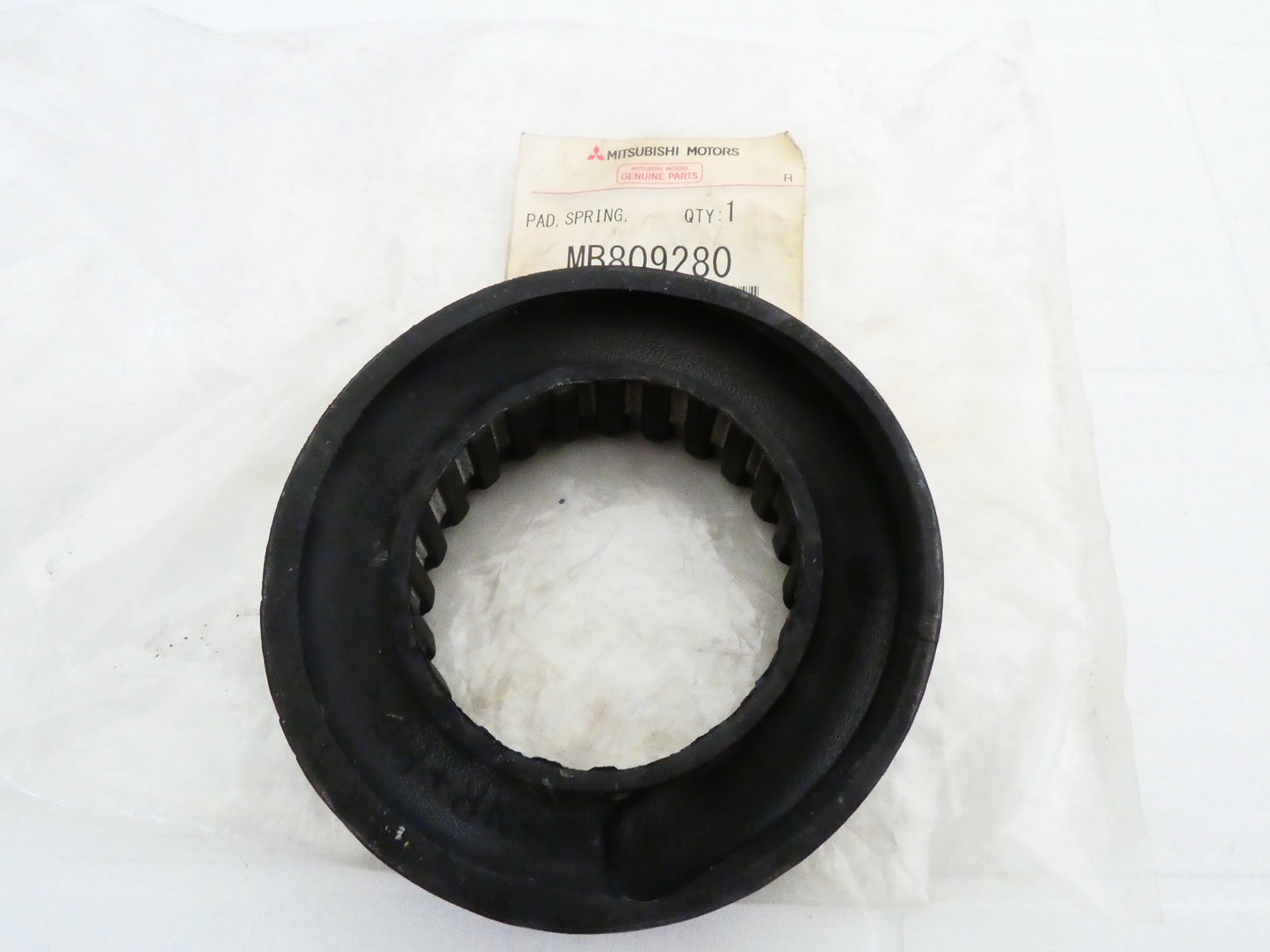 per mitsubishi  colt carisma mirage lancer tampone silent block gomma ammortizzatore posteriore  damper pad rear shock absorber mb809280