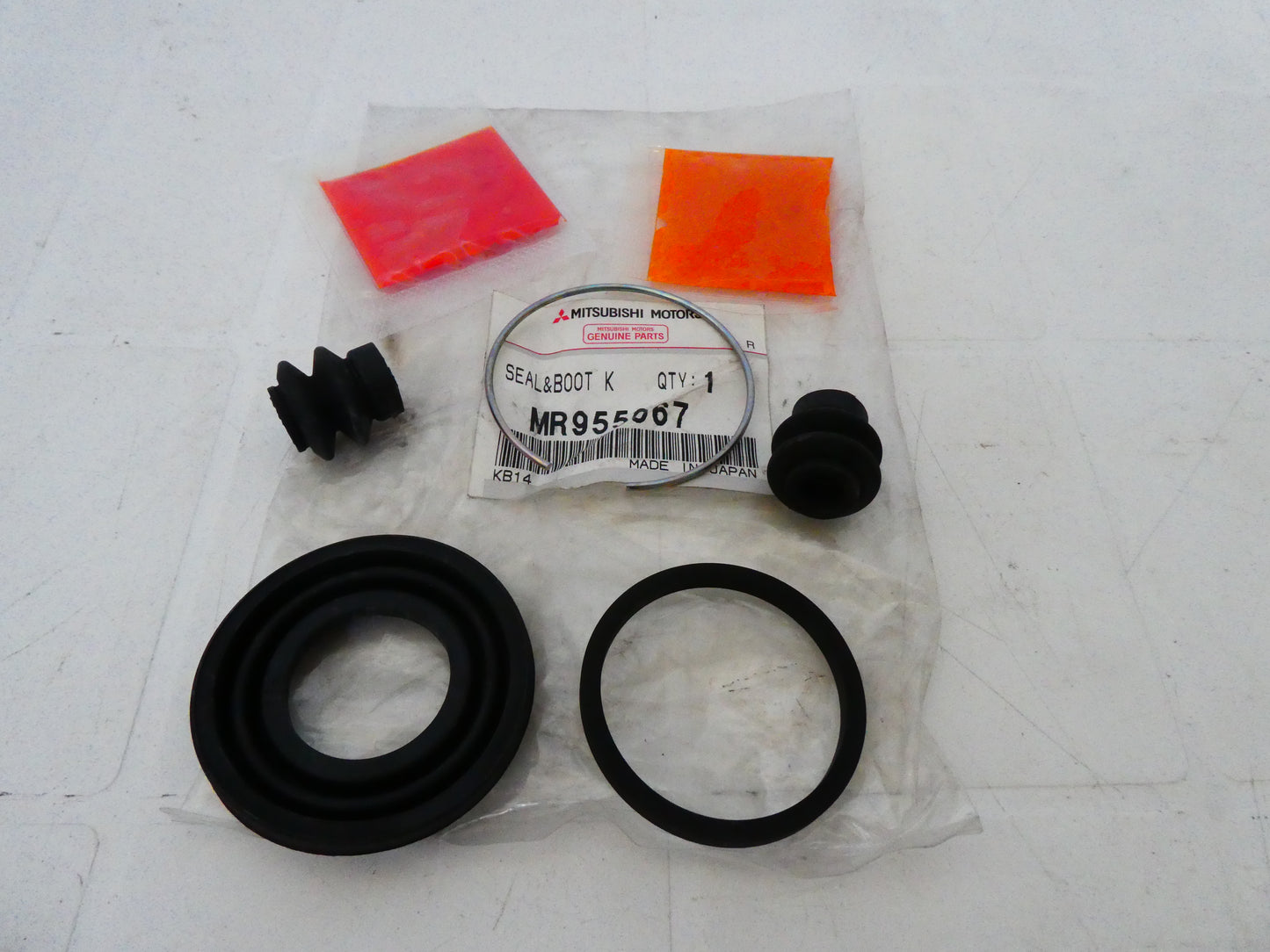 per mitsubishi grandis 04 09 guarnizioni paraolio pinza freno posteriore brake rear caliper seal mr955067