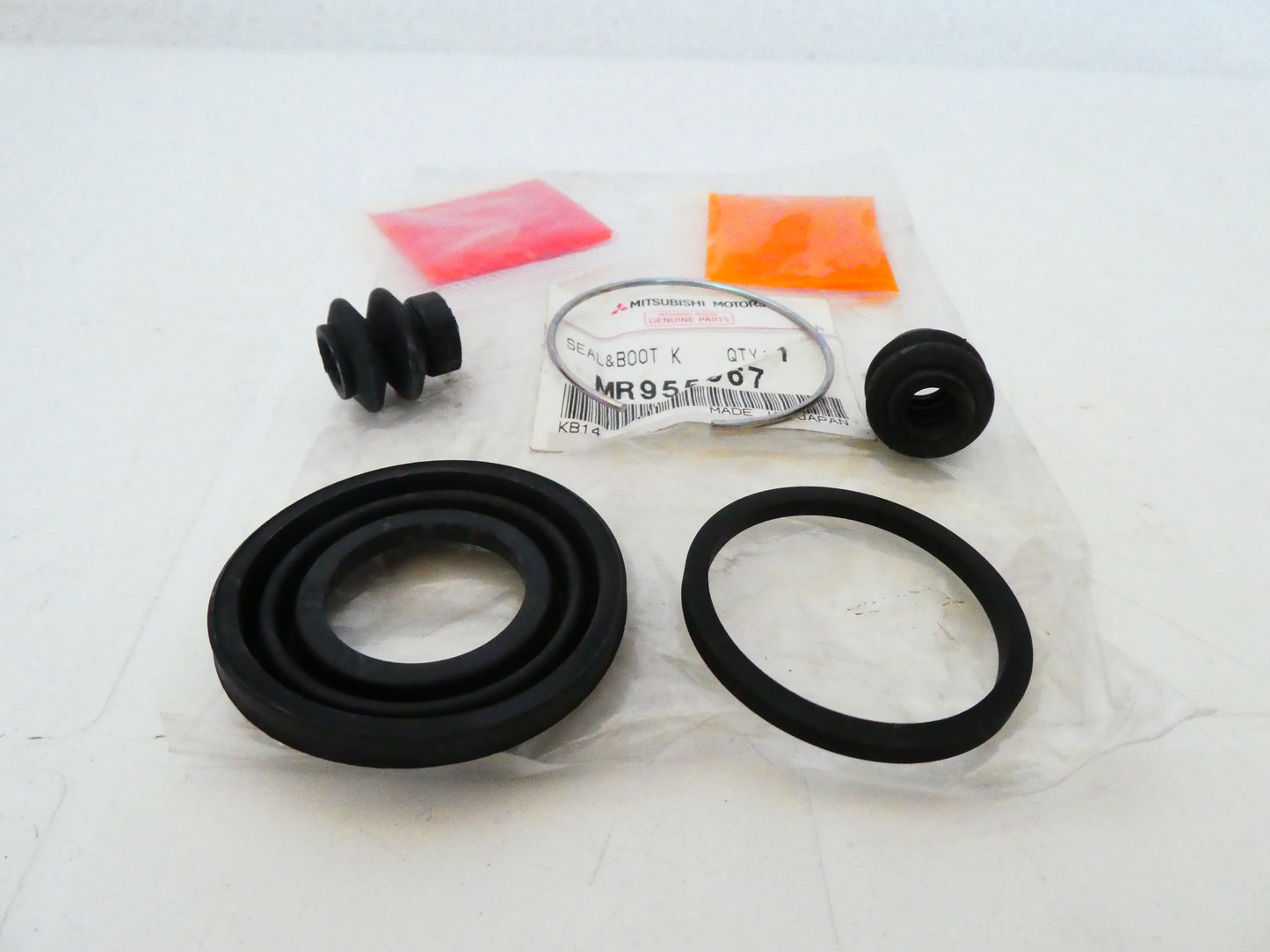 per mitsubishi grandis 04 09 guarnizioni paraolio pinza freno posteriore brake rear caliper seal mr955067