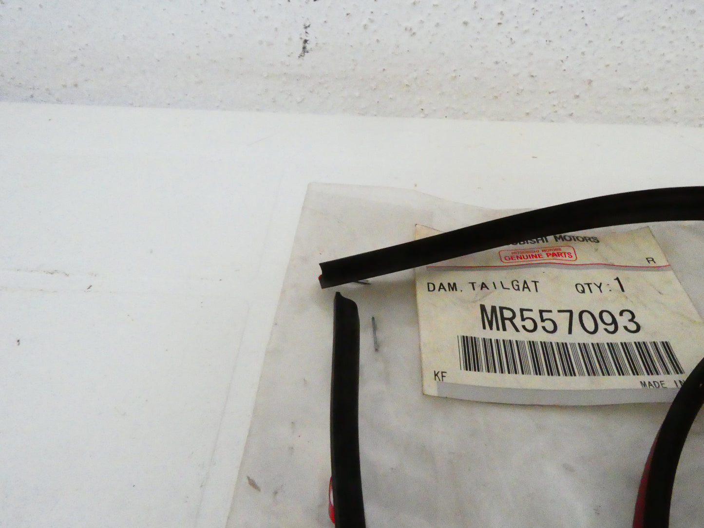 per mitsubishi lancer 04 07 guarnizione lunotto vetro posteriore inf tailgate gasket glass mr557093