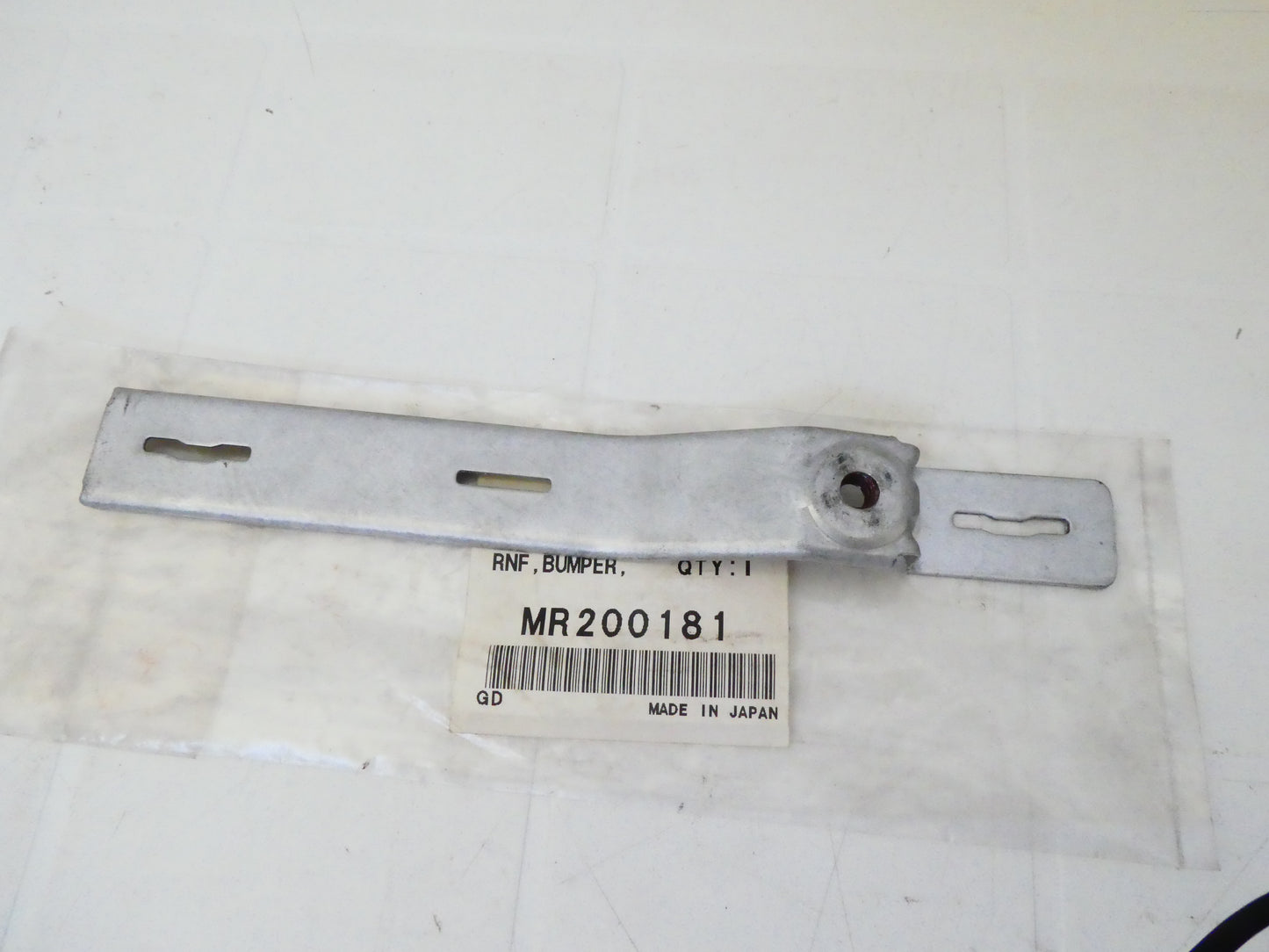 per mitsubishi colt lancer 95 03 piastra paraurtii posteriore superiore bracket rear upper bumper mr200181