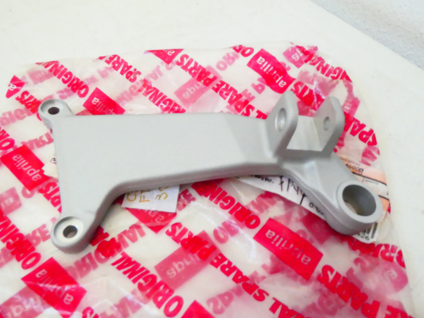Per Aprilia moto 8146008 staffa supporto pedana passeggero pilota destra Falco SL 1000