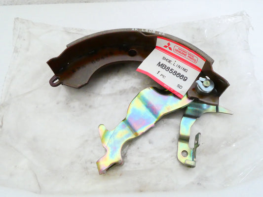 per auto mitsubishi ganascia freno destra con meccanismo shoe brake right lining lever mb858669