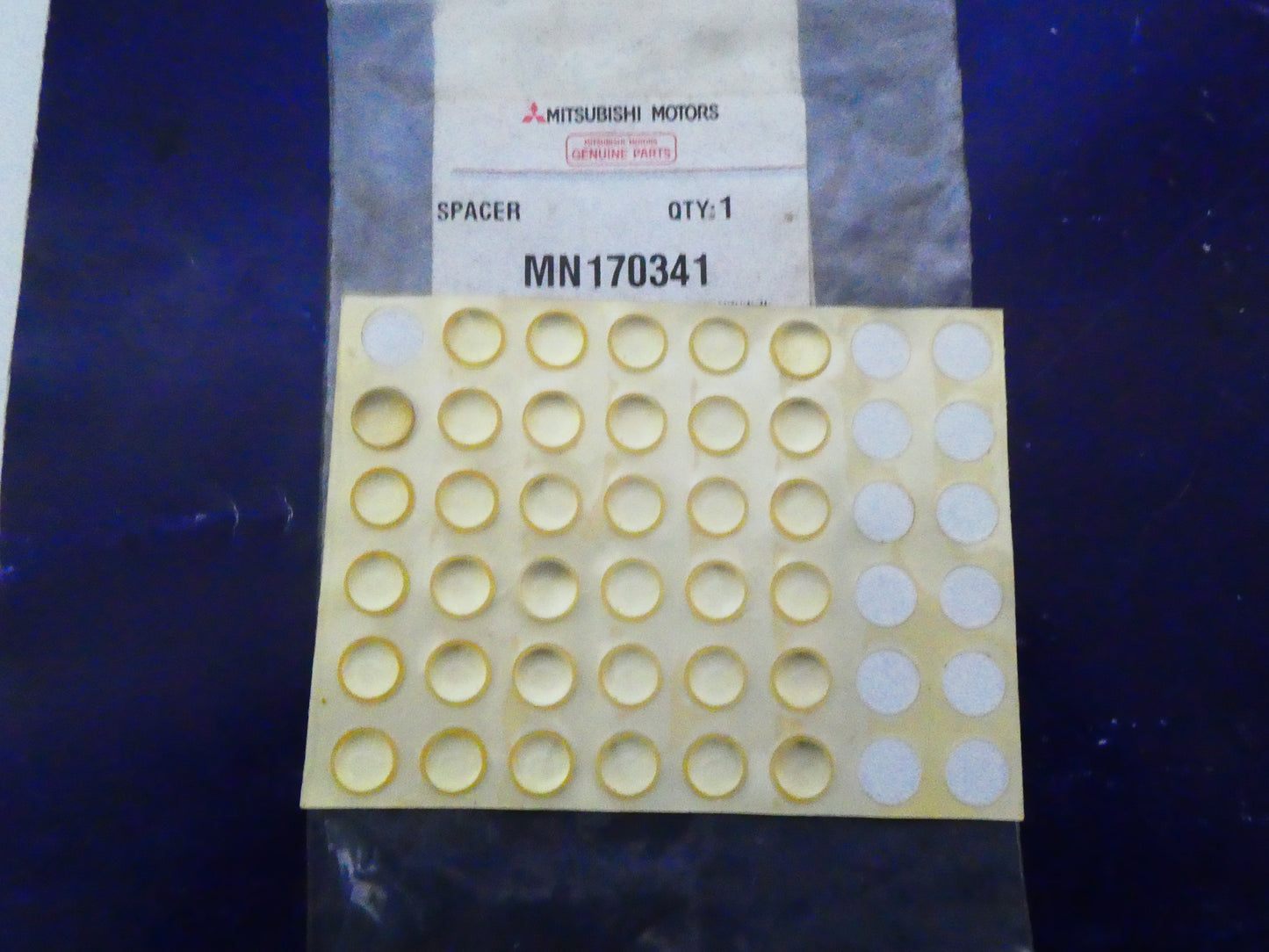 per auto mitsubishi colt 05 08 distanziali parabrezza vetro spacer windshield mn170341