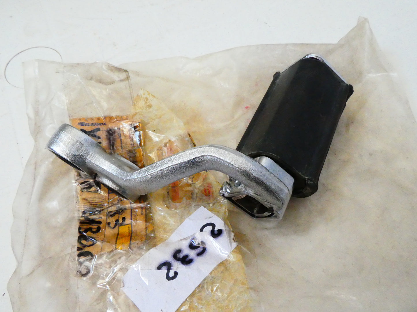 Per Yamaha xv 500 virago 26r staffa pedana destra front footrest bracket right moto 22U27420